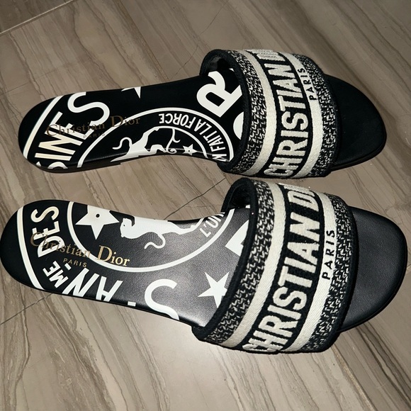 Beautiful Dior Dway black&white logo slides - Picture 3 of 7
